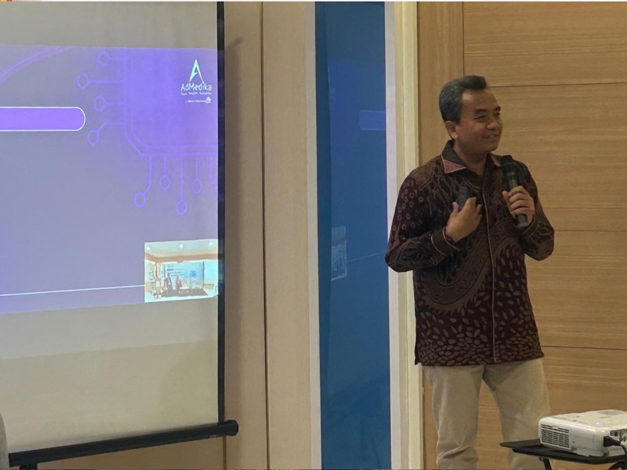 CMO AdMedika Hadir Sebagai Pembicara dalam Seminar Kesehatan dan Perumahsakitan IAMARSI Wilayah Makassar