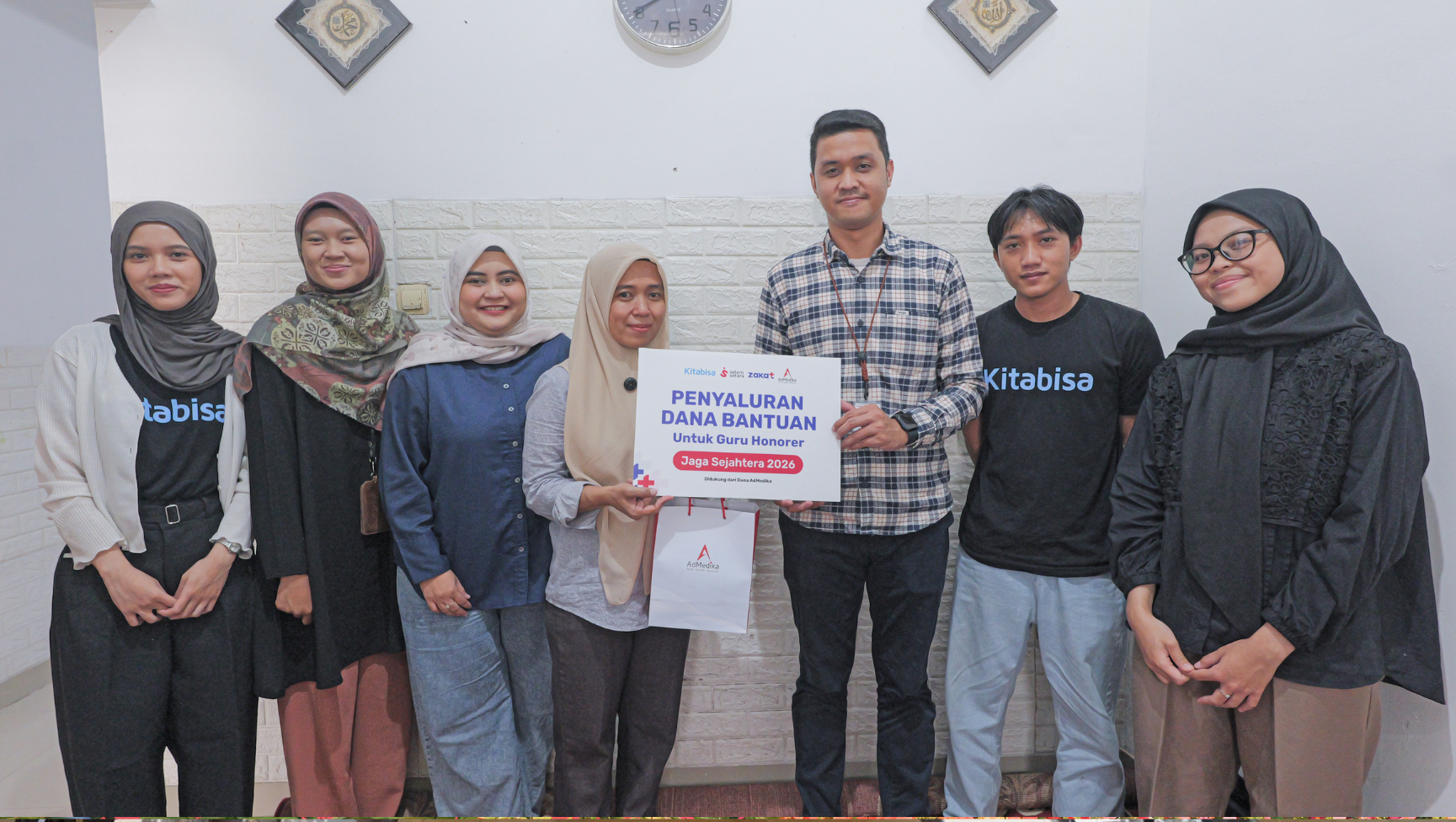AdMedika Dukung Kesejahteraan Guru Honorer melalui Program TJSL “Jaga Sejahtera” Bersama KitaBisa